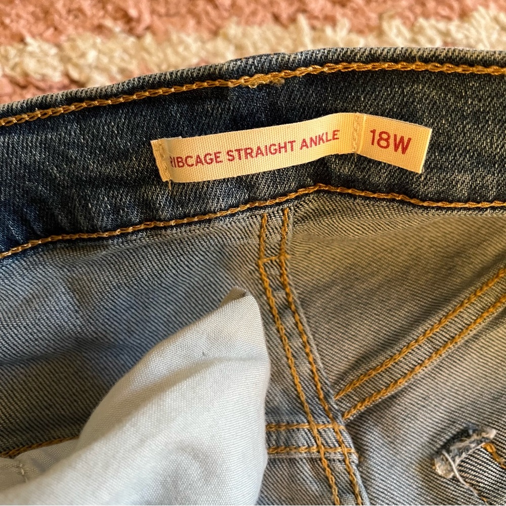 Levi’s Ribcage Straight Ankle Jeans - Picture 6 of 8